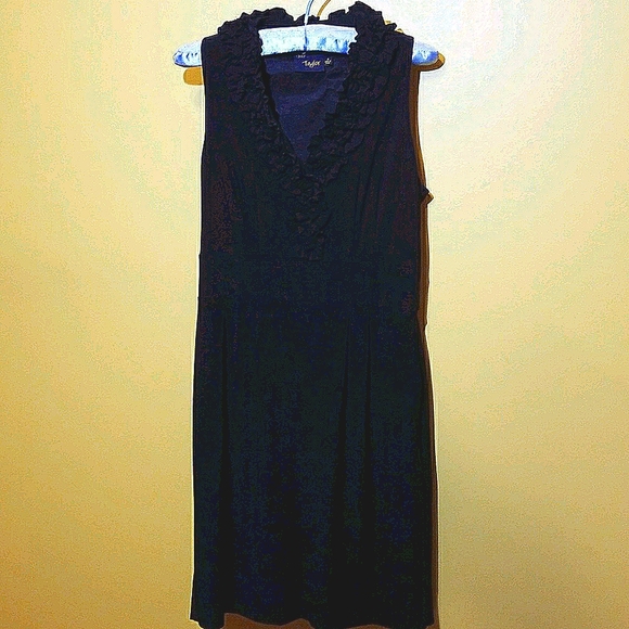 Taylor Ruffle Dress - Picture 2 of 3